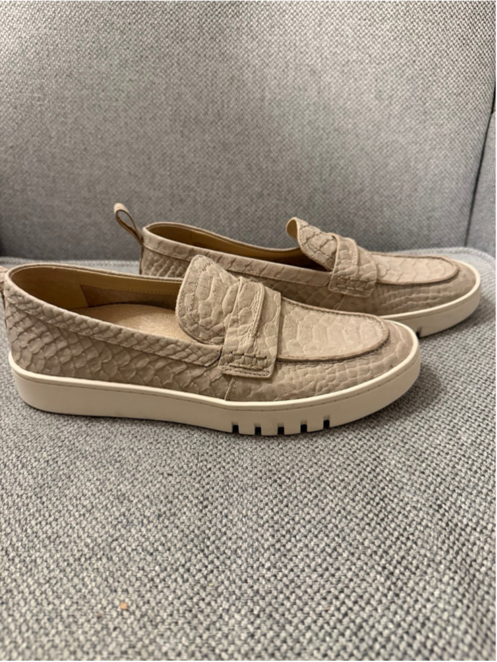 Vionic tan Chantel Penny Loafer Slip-On Sneaker Sz 8 - Picture 2 of 7